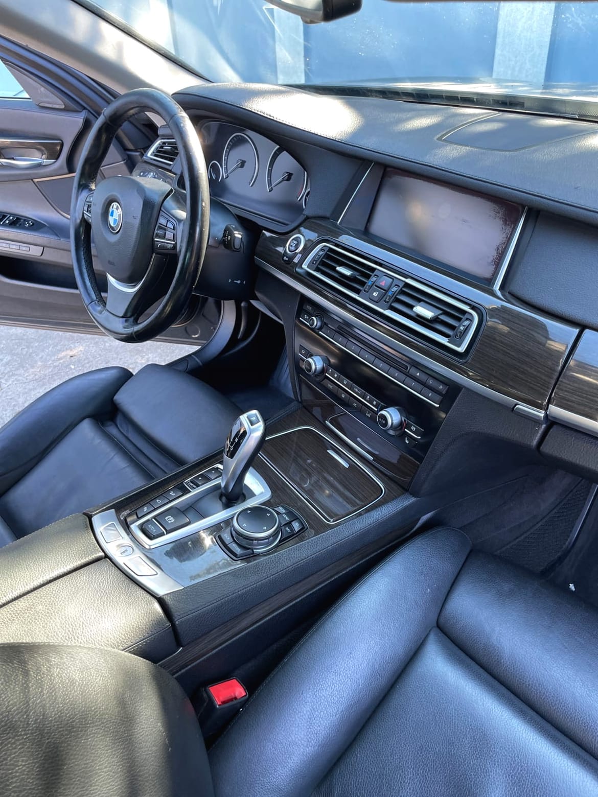 Interior Maserati cu piele și detalii lucrate la Răzvan Detailing Brașov